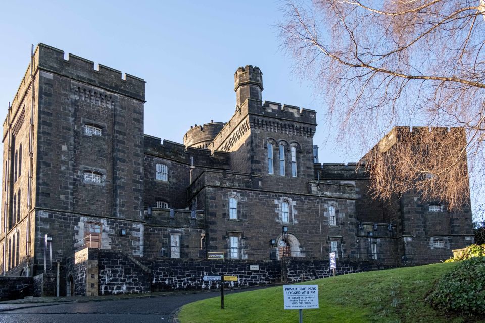 Stirling: Historical Walking Tour in English - Stirling Jail and Landmarks