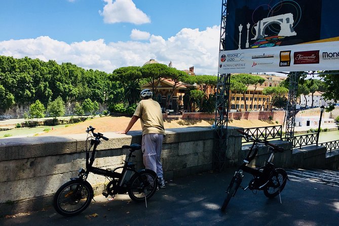 Sunrise in Rome: Small-Group E-Bike Tour With Italian Breakfast - Visiting the Spanish Steps