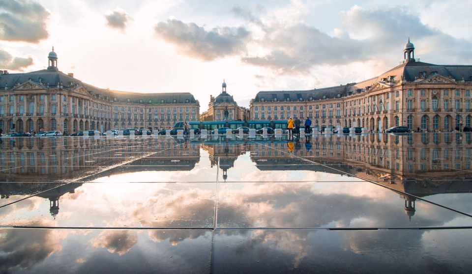 The Essential in Bordeaux, Private Tour With a Local - Exploring the Main Streets