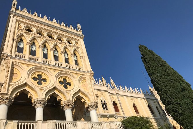 Tour in a Boat From Sirmione to the Isola Del Garda - Luxurious Surroundings