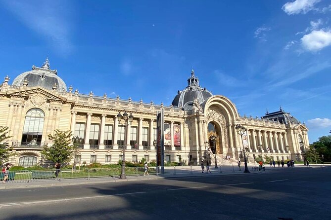 Treasure Hunt Along the Seine to Visit Paris! - Interactive Sightseeing Experience