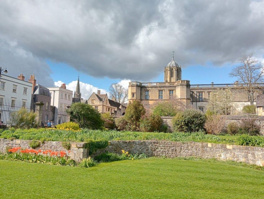 Uncover Magic: Oxford's Literary Landscape In-App Audio Tour - Savoring the Inklings Gathering Spot