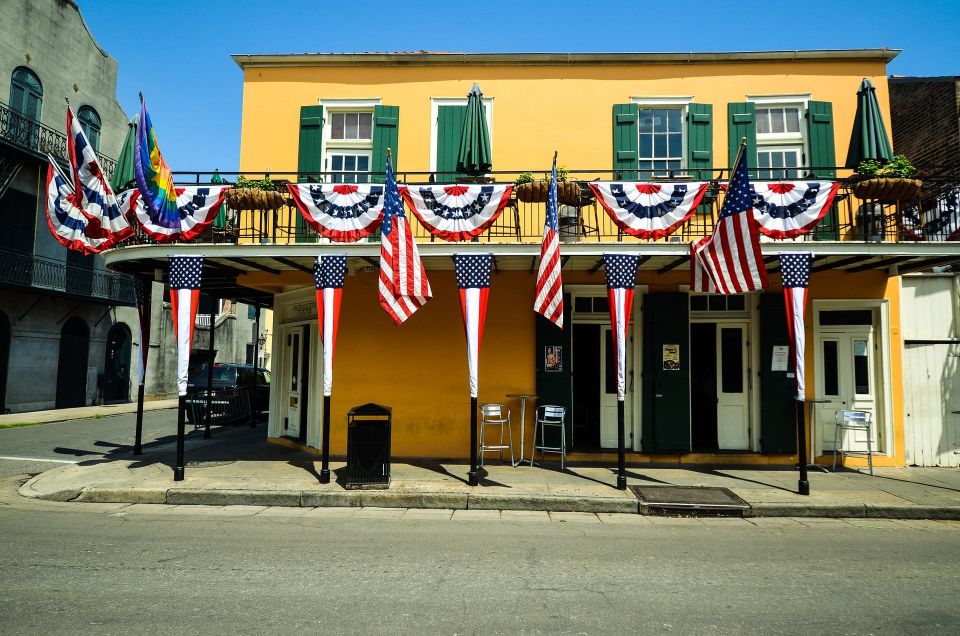 Uptown Elegance: New Orleans' Garden District - Iconic Homes