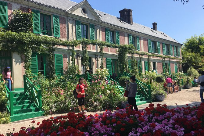 Versailles Palace & Giverny Private Guided Tour With Lunch - Priority Access - Tour Logistics and Accessibility