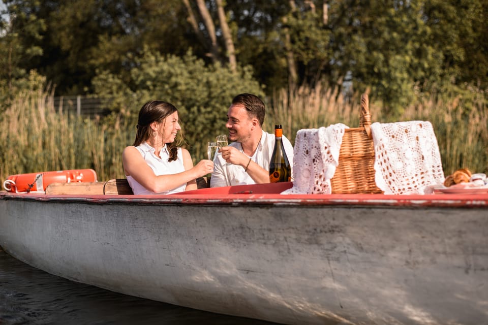 Vienna: Retro Boat Tour on the Danube River With Picnic - Meeting Point