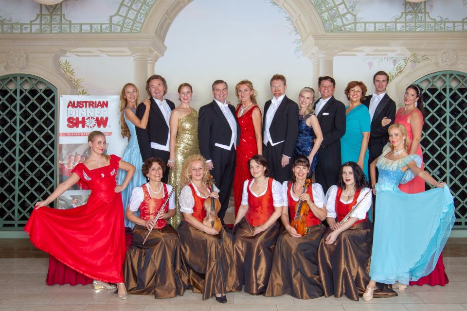 Vienna: Traditional Dinner Show at the Wiener Rathauskeller - Location and Accessibility