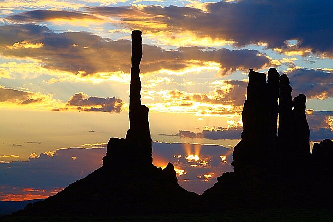 3.0 Hours of Monument Valleys Sunrise or Sunset 4×4 Tour - Photography Opportunities