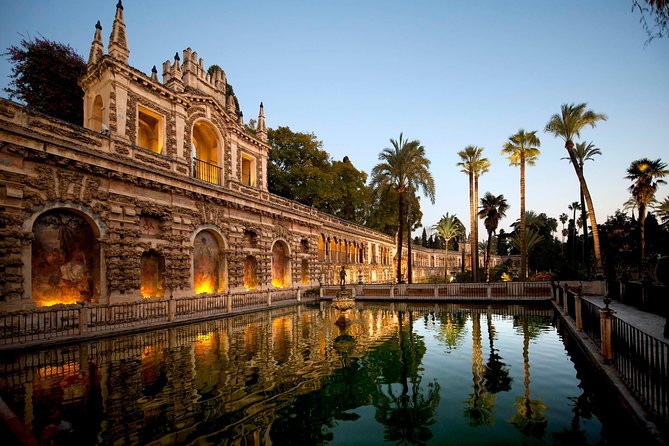 Alcazar, Cathedral, and Giralda With Entrance Included - Lunch and Refreshments Provided