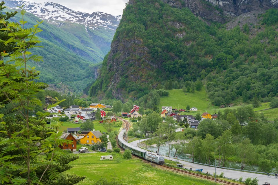 Bergen: Stegastein, Sognefjorden, Tvinnefossen and Flåm Trip - Admiring Stegastein and Aurlandsfjord