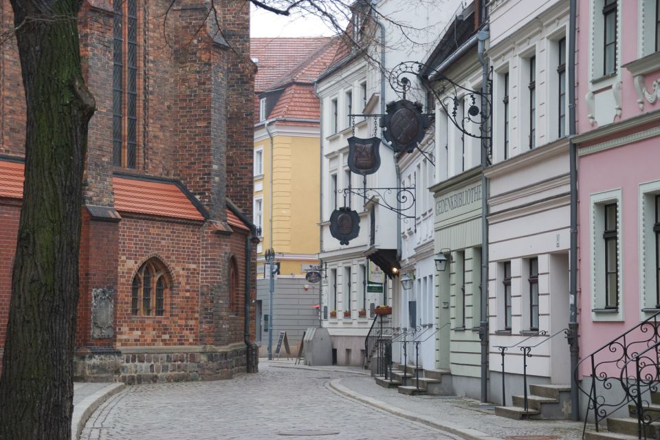 Berlin: Historic Center Walking Tour With a Real Berliner - Discover Museum Island