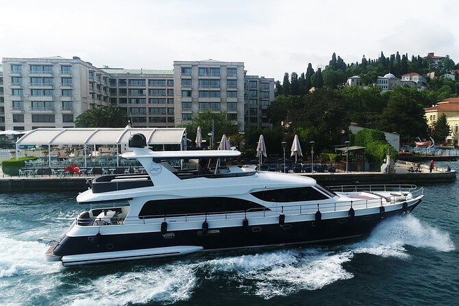 Bosphorus Yacht Cruise With a Visit to Kanlica in Asian Side - Small-Group Cruise Benefits