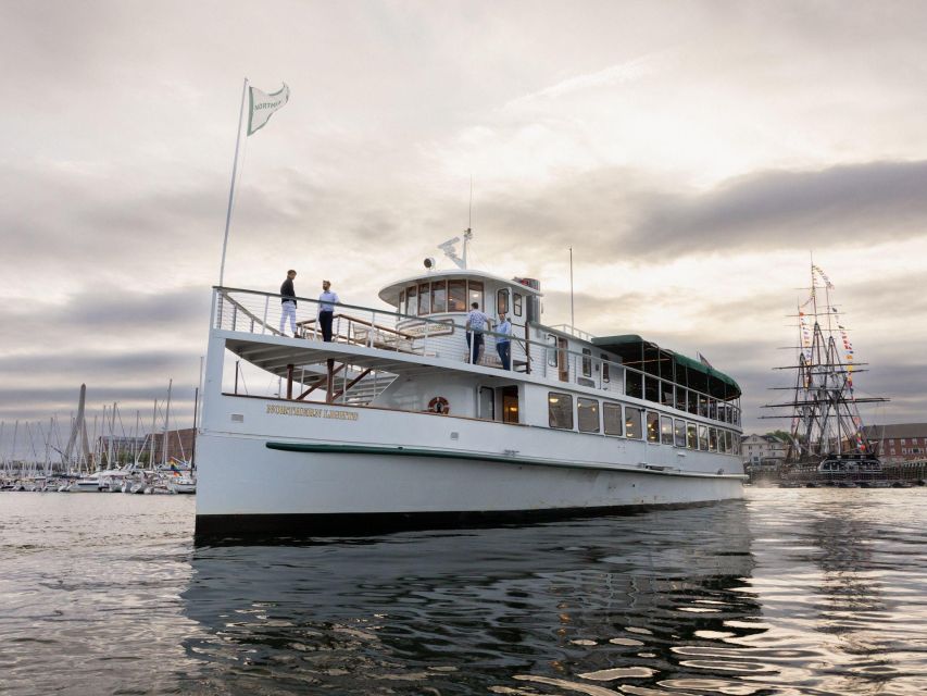 Boston: Cocoa and Carols Holiday Cruise - Beverages and Snacks