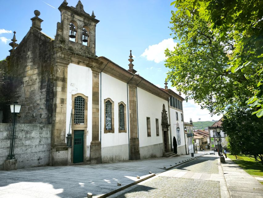 Braga & Guimarães Tour: Small Group + Lunch and Vinho Verde - Lunch and Vinho Verde