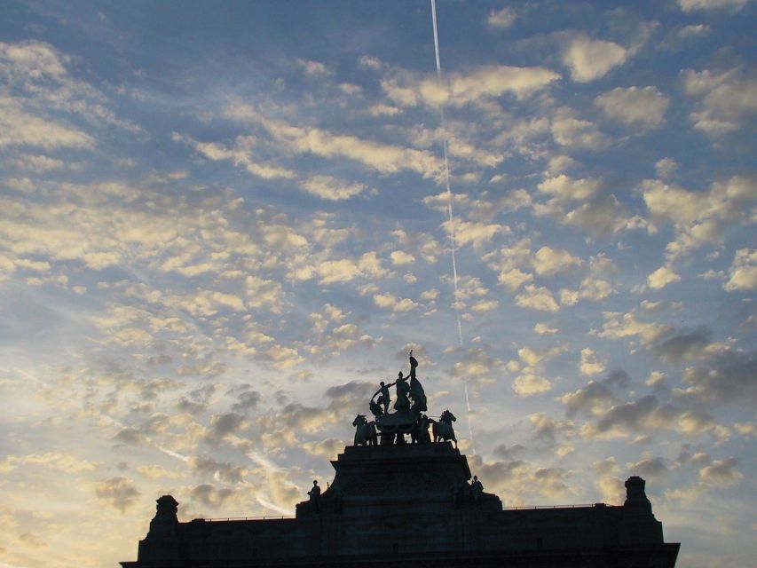 Brussels: Walking Tour From Central Station to Manneken Pis - Tour Duration and Pricing