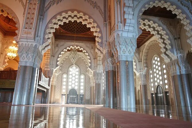 Casablanca Guided Private Tour Including Mosque Entrance - Experiencing Traditional Moroccan Dance