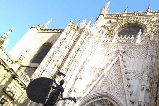 Cathedral of Seville English Guided Tour With Skip the Line & Access to Giralda - Visiting the Giralda Tower