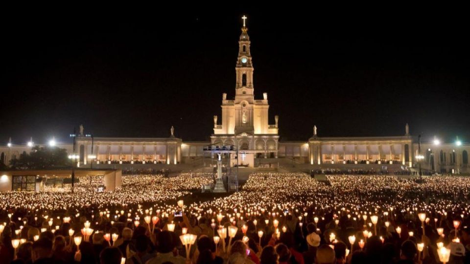 CENTER Portugal: TOUR FD Coimbra>Fatima MERCEDES V EXT LongThis Appears to Be an Itinerary or Description for a TOUR in Central Portugal, Covering the Cities of Coimbra and Fatima, and Featuring a Mercedes-Benz Van or Car of an Extended Length - Pricing and Duration