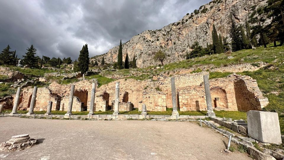 Delphi Navel Of Earth Hosios Loukas Full Day Private Tour - Lunch at Taverna