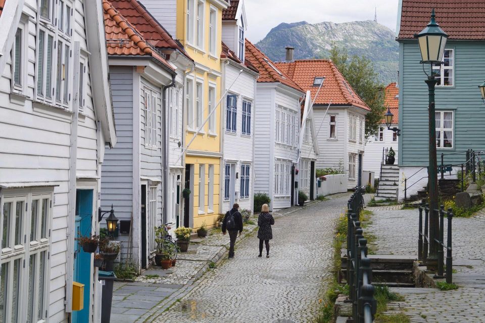 Flåm: Borgund Stave Church, Lærdal, and Stegastein Tour - Frequently Asked Questions