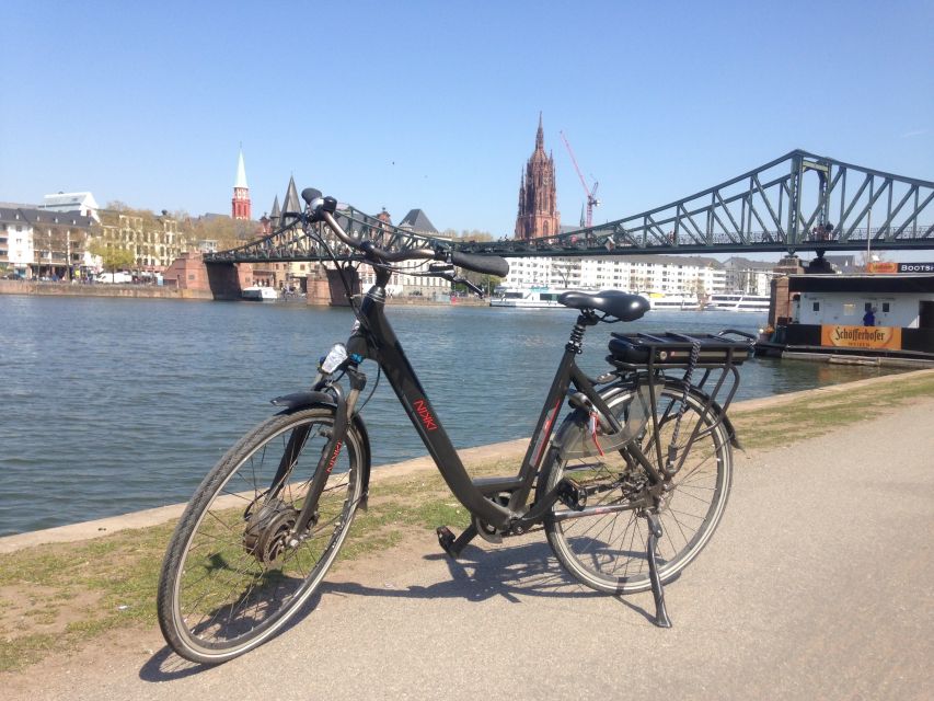 Frankfurt: Unique E-Bikes Tours - Group Size