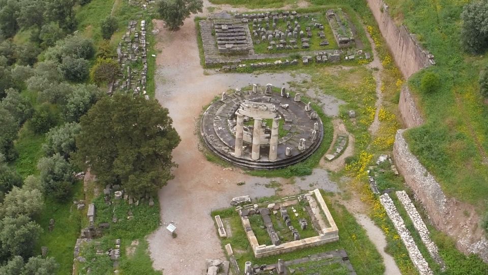 From Athens: Private Delphi and Thermopylae Guided Day Trip - Delphi Archaeological Sites and Museum