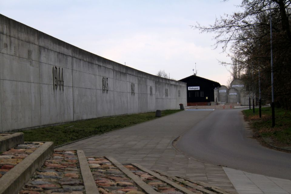 From Warsaw: Lodz & Litzmannstadt Jewish Ghetto Private Tour - Radegast Station Visit