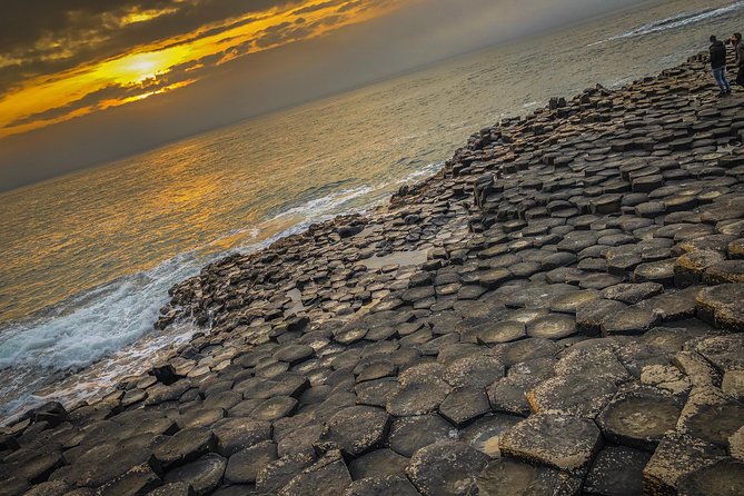 Giants Causeway Experience Day From Belfast in Luxury Mercedes - Review and Excellence Badge