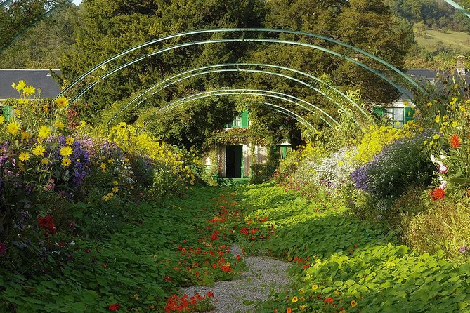 Giverny Half Day Guided Trip With Monets House & Gardens From Paris by Minivan - Refund Policy