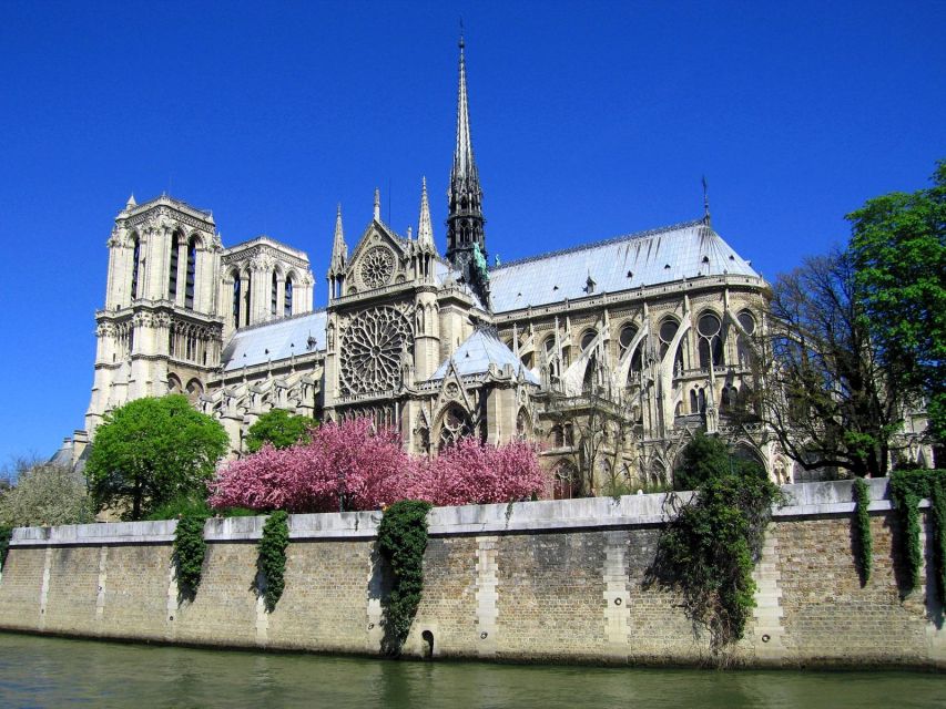 Half Day Guided Walking Tour in Paris - Tour Duration and Group Size