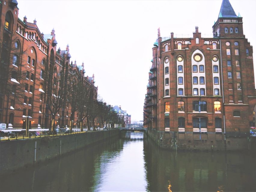 Hamburg: Elbphilharmonie Plaza and HafenCity Food Tour - Guided Tour and Photo Opportunities