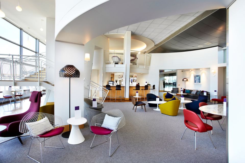 IAD Washington Dulles Airport: Virgin Atlantic Lounge Access - Age Restrictions and Policies