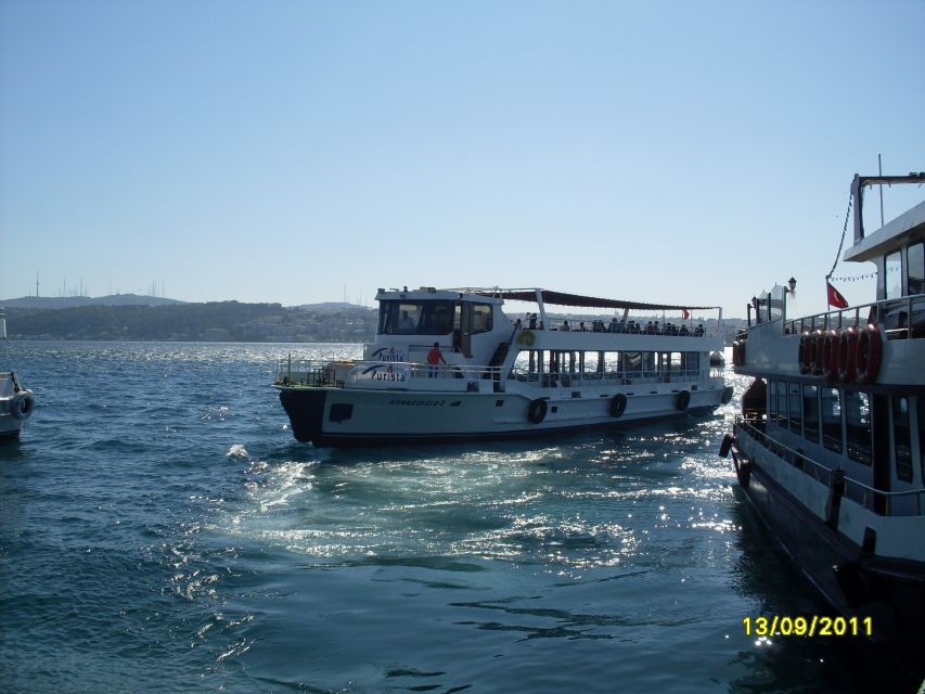 Istanbul: Bosphorus Sightseeing Boat Tour With Guide - Sights Along the Way