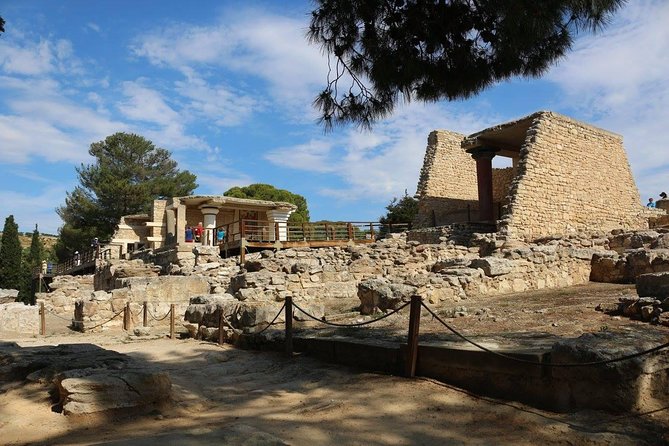 Knossos Palace Guided Walking Tour - Accessibility and Group Size