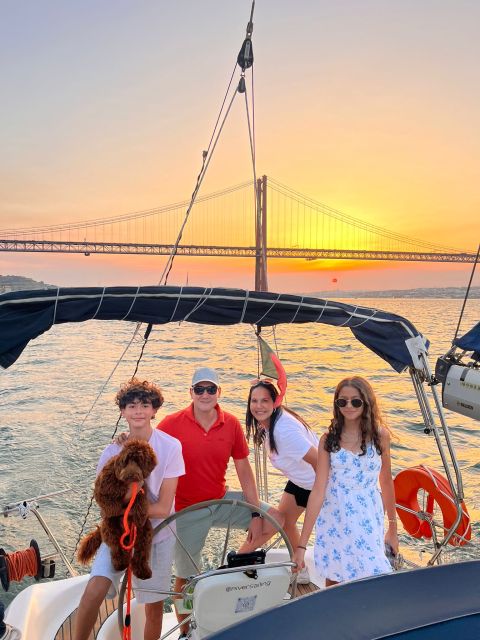 Lisboa: Day and Sunset Tour on the Tagus River - Welcome Drink