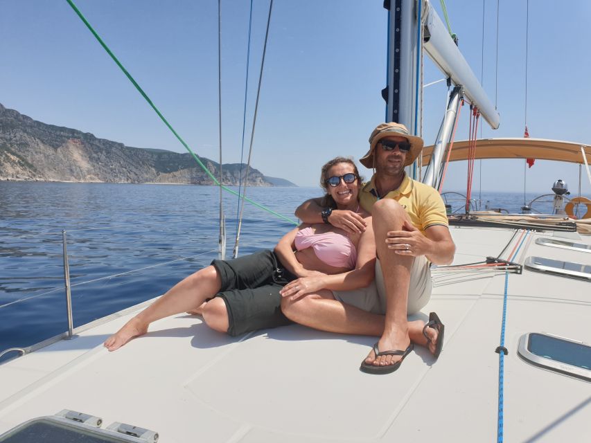 Lisbon 2-Hour Sailing Tour With Champagne - Yacht and Crew