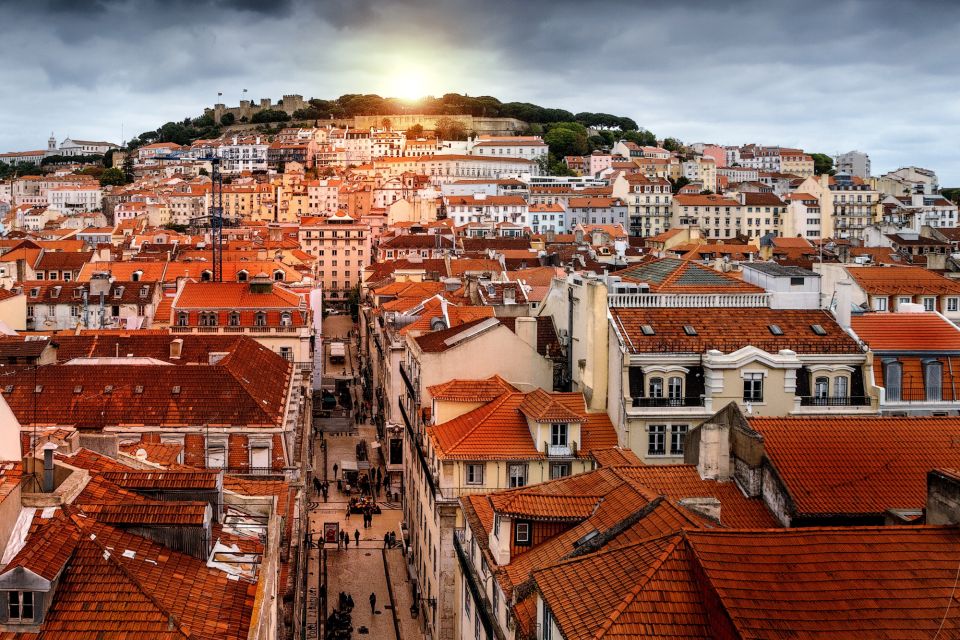 Lisbon: First Discovery Walk and Reading Walking Tour - Reading Introductory Information