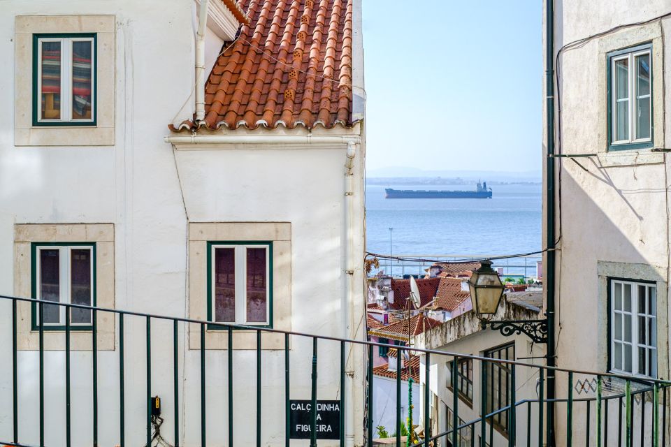 Lisbon: Private Morning Light Photography Tour - Alfama