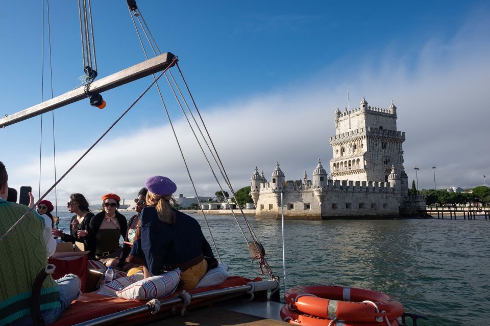 Lisbon: Private Sunset Tour Aboard a 1949 Traditional Boat - Meeting Point