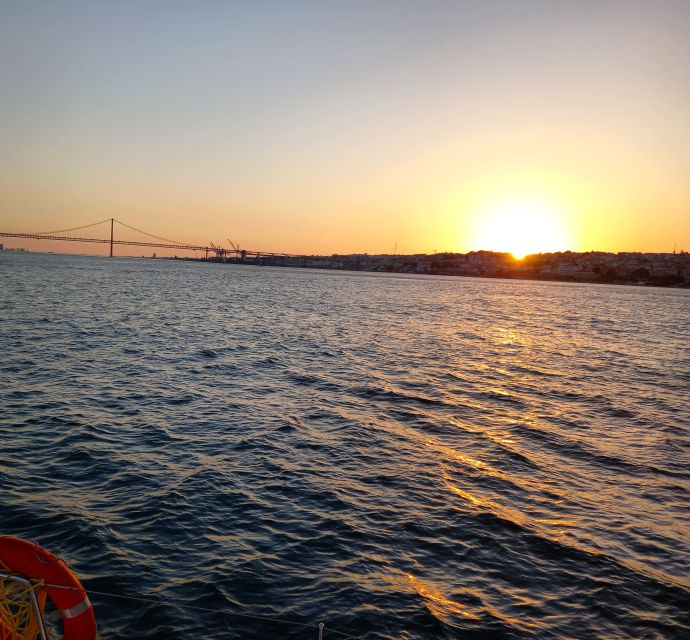 Lisbon: Sunset Catamaran Cruise With Welcome Drink - Customer Feedback Highlights