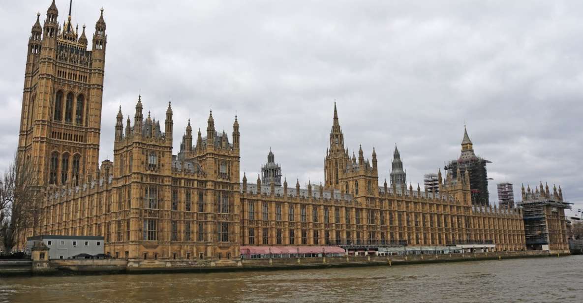 London: Kew to Westminster River Thames Cruise - Passing Through the Neighborhoods