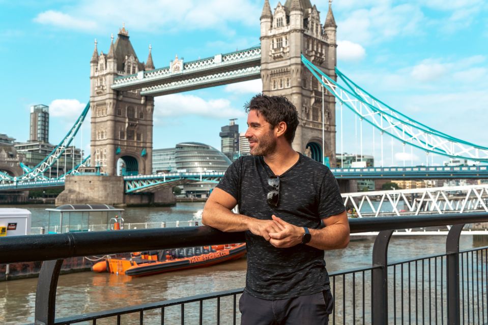 London: Professional Photoshoot at Tower Bridge - Exclusive Photoshoot Setting