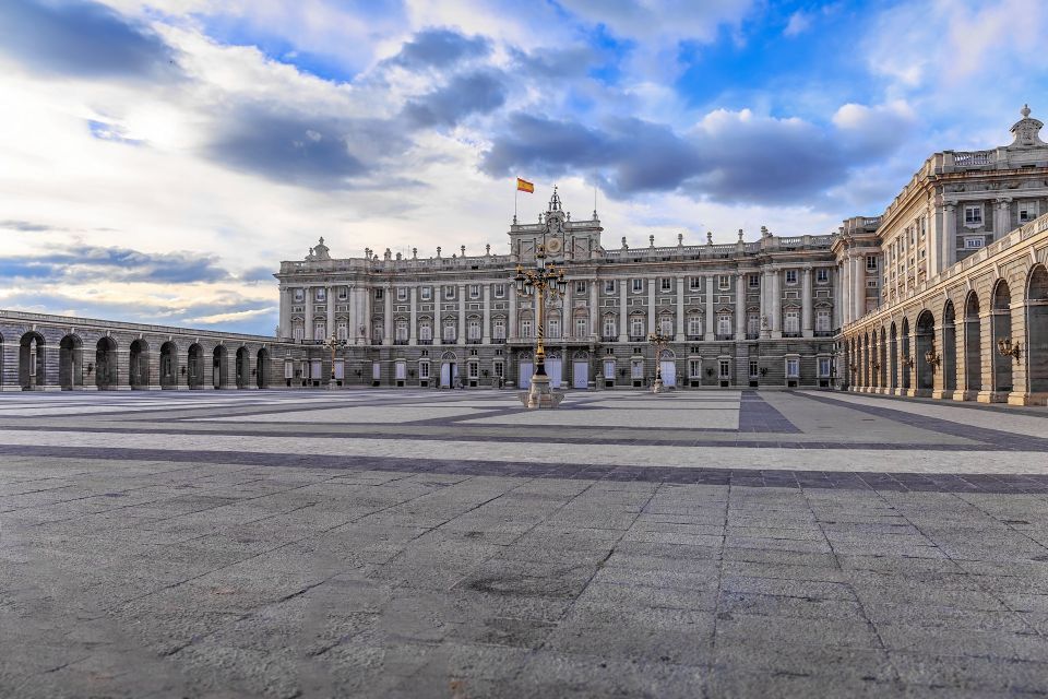 Madrid: 2-Hour City Highlights Guided Walking Tour - Touring Royal Palace