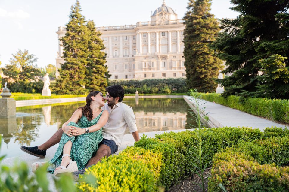 Madrid: Royal Palace Professional Photoshoot - Meeting Point and Accessibility