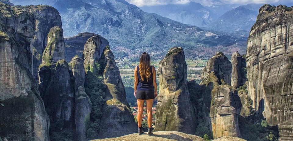 Meteora Homo-Sapiens Museum & 300 Spartans Battlefield - Dress Code for Monasteries