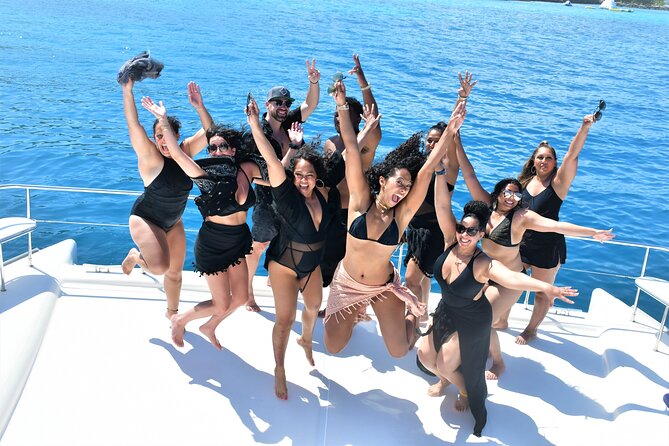 Negril Private Yacht Cruise With Finger Foods and Cocktails Included - Exceptional Hospitality and Service