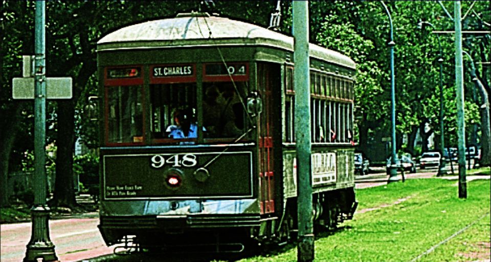 New Orleans: 2.5-Hour City & Cemetery Tour by Bus - Refreshments and Amenities