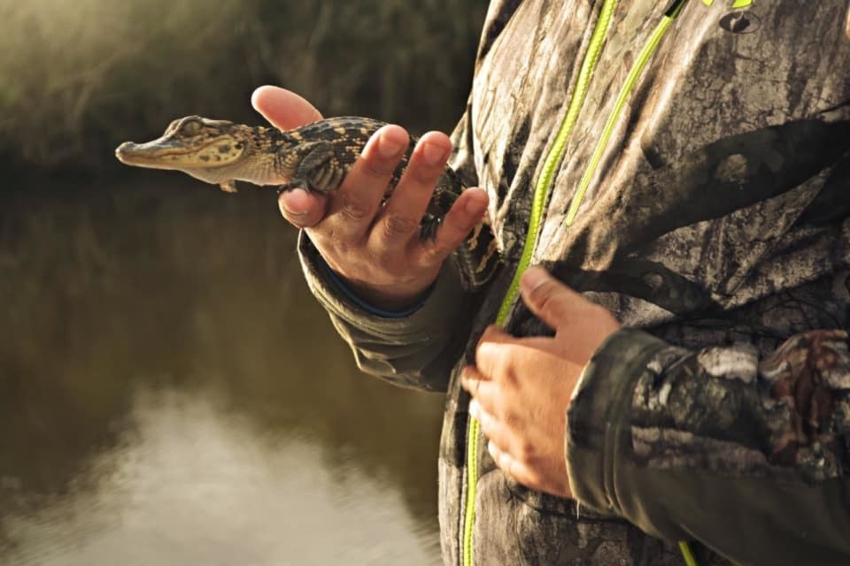 New Orleans: High Speed 16 Passenger Airboat Ride - Pickup and Drop-off