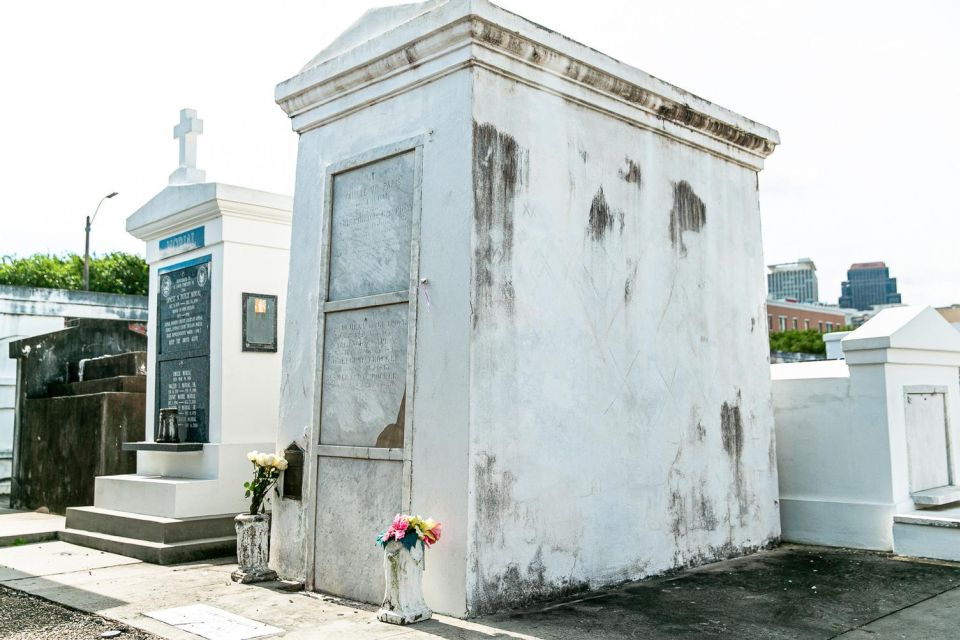 New Orleans: Walking Tour Inside St. Louis Cemetery No. 1 - Unique Burial Customs in New Orleans