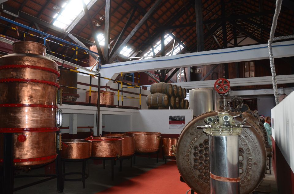 North Madeira & Wine Tour 4x4 Jipe Tour - Distillery Visit