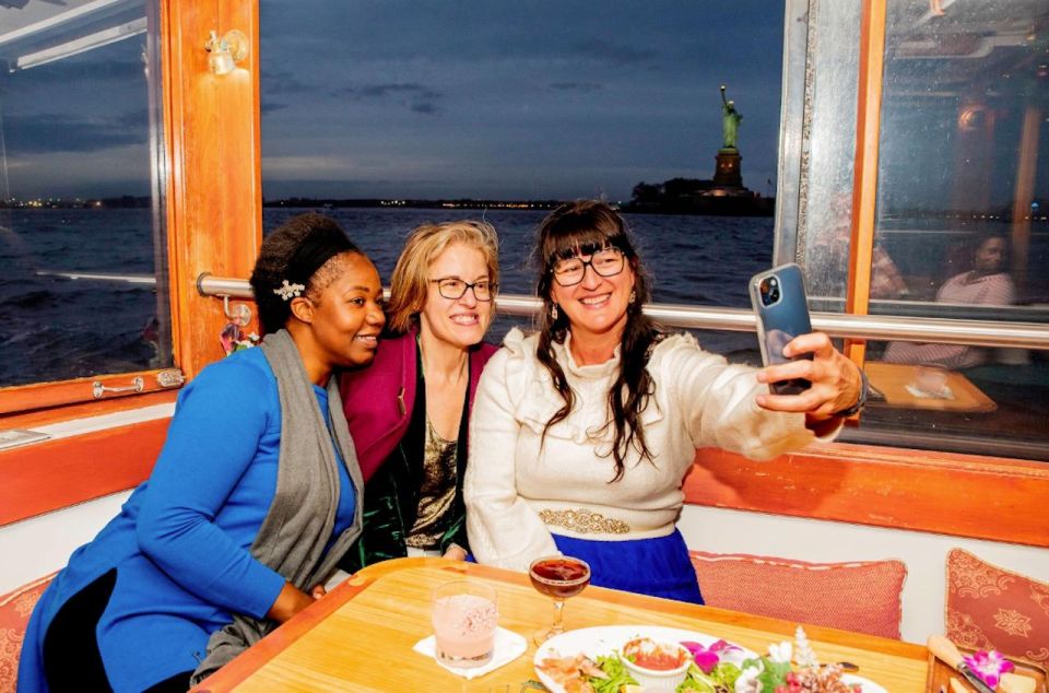 NYC: Night Holiday Lights and Cocoa Cruise - Customer Reviews